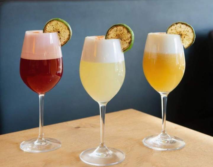 Cocktails exotiques et ambiance latine